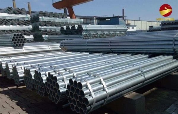 Why choose 1 1/2 galvanized fence pipe? Understand its advantages for weather resistance and sturdy support.